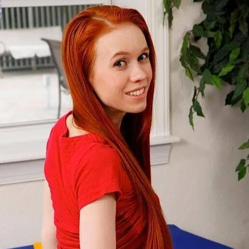 Who is Dolly Little? Age, Height, Net Worth, Relationship, Siblings, Birthplace, Movies, Zodiac Sign, Family 54 Dolly Little smiling