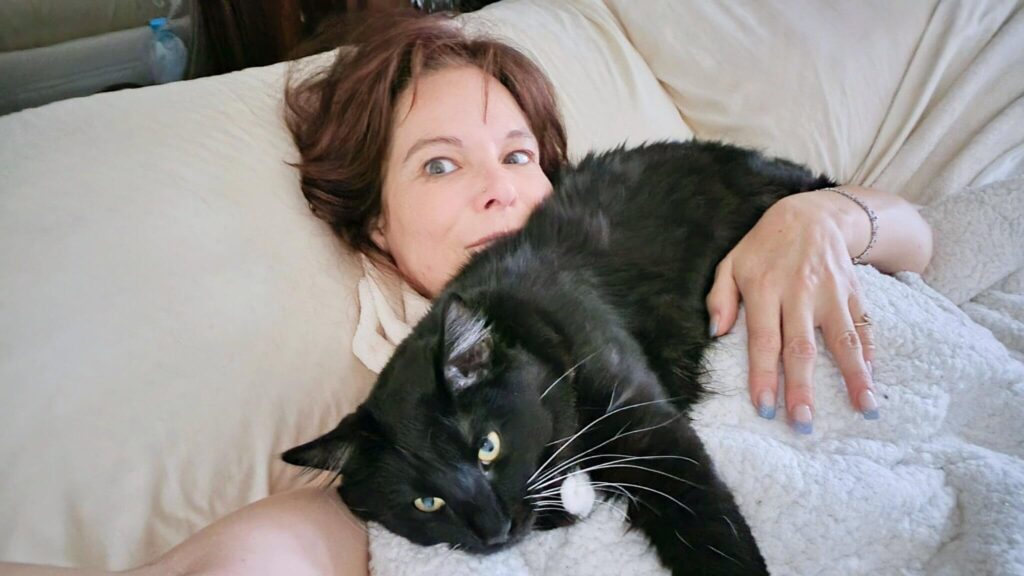 Syren De Mer with her black cat