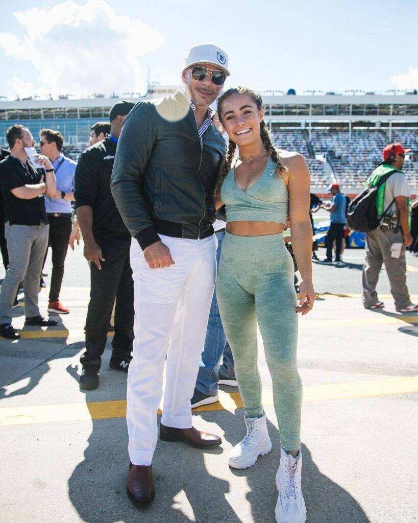 Demi Bagby with pitbul on F1 festival