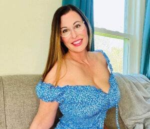 Elaina St James Biography, Age, Height, Weight, Relationship, How To