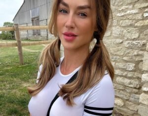 Who Is Eliza Rose Watson? Wiki, Bio, Age, Source Of Income, Height