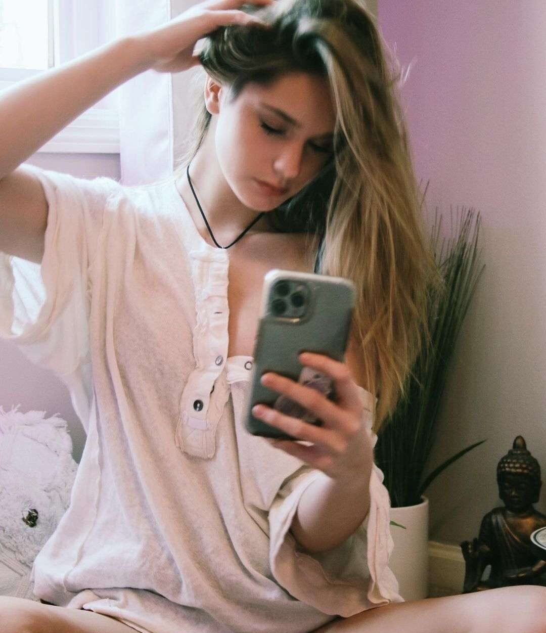 Who Is Makenzie Raine? Biography, Wiki, Height, Weight, Age, Net Worth, Twitch, Tennis