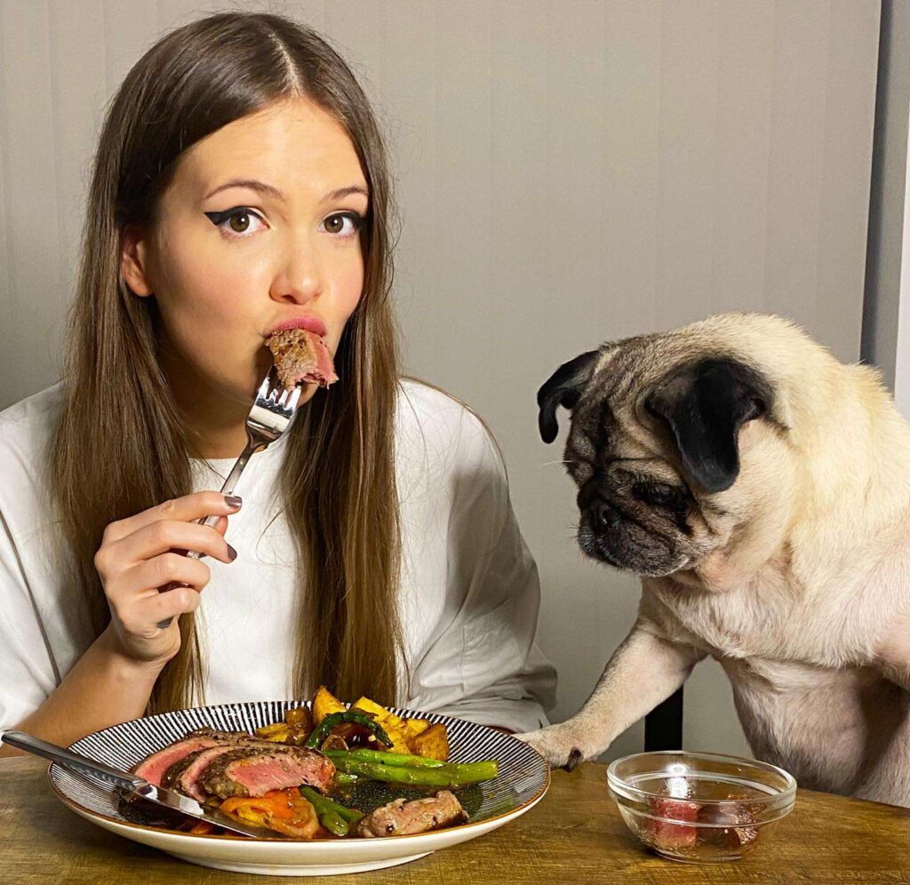 Poppy Otoole while eating food with her pet