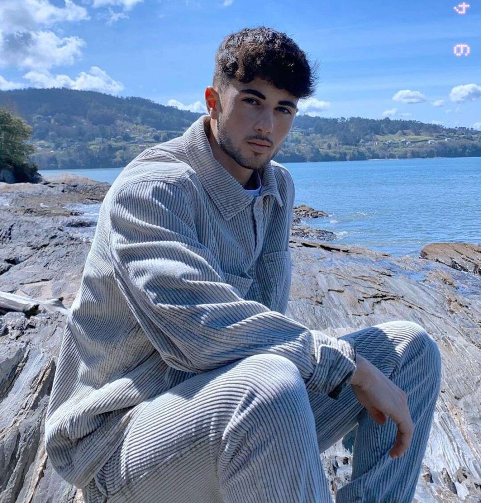 Xoan Ramos wearing a grey matching outfit while poses for a picture