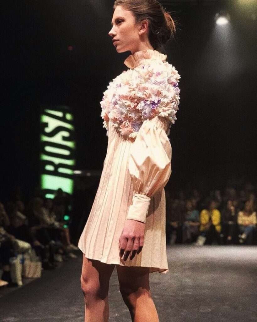 Abril Zabaleta has been featured in a fashion show organized in Argentina, showing her outfit on the stage in front of public.