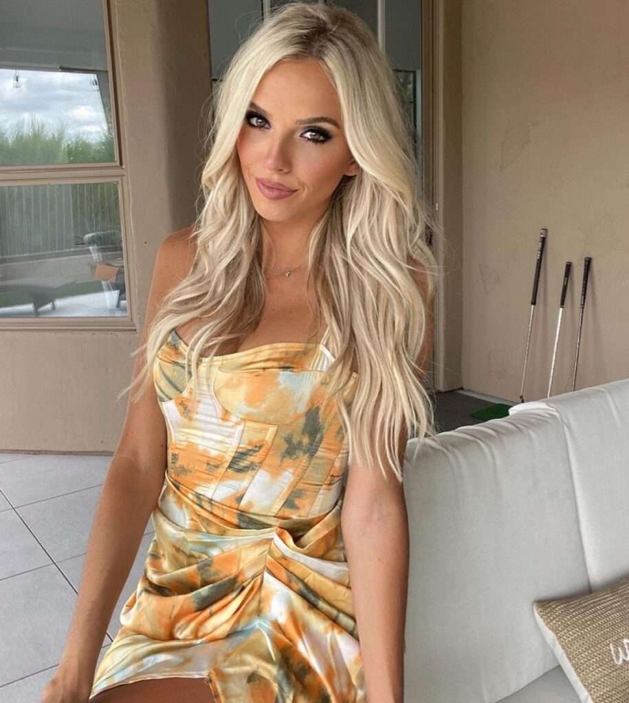 Elise Lobb Dzingel in a stunning bodycon while looking towards camera