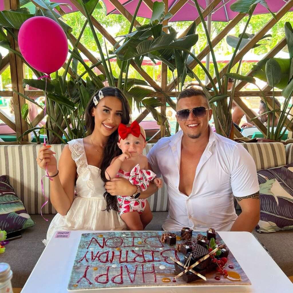 Leni is celebrating her baby girl birthday with her husband and looking happy with her family.