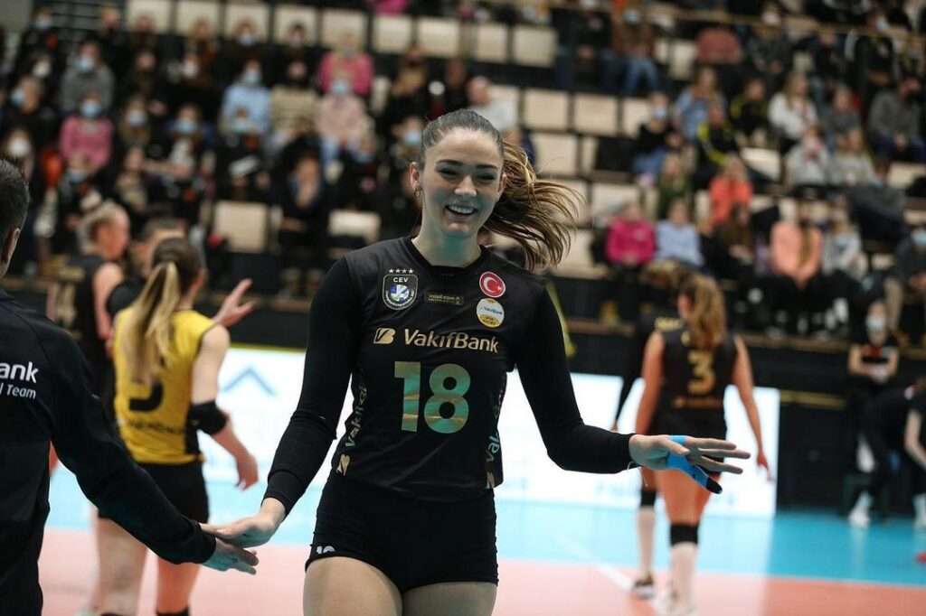 Zehra Güneş in a black volley ball costume from volleyball court