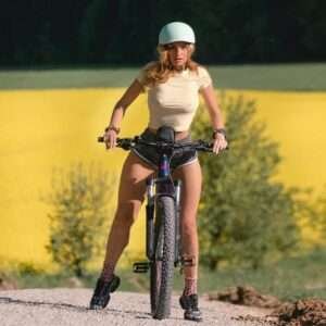 Who Is Carinnha White? Bio, Wiki, Age, Height, Weight, Modelling Career