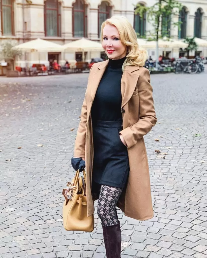 Classy Catrice Age, Height, Weight, Wiki, Biography, Fashion Style, Birthplace, Relationship, 57 Classy Catrice in black maxi and coat, bags looking bold and classy