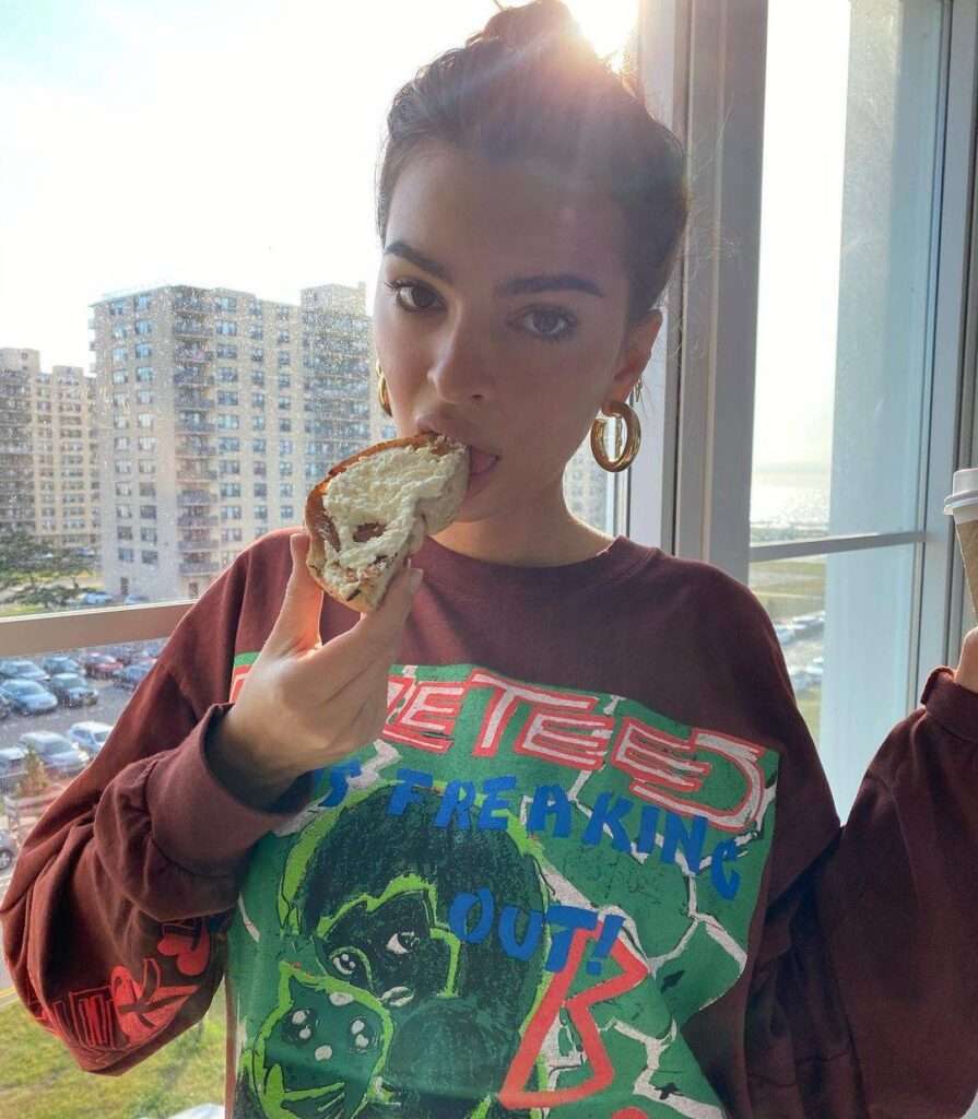 Emily Ratajkowski in the printed dark brown sweatshirt while eating her breakfast