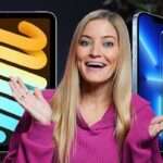 iJustine is a tech reviewer and is giving review about iPhones in this picture she is doing the same.