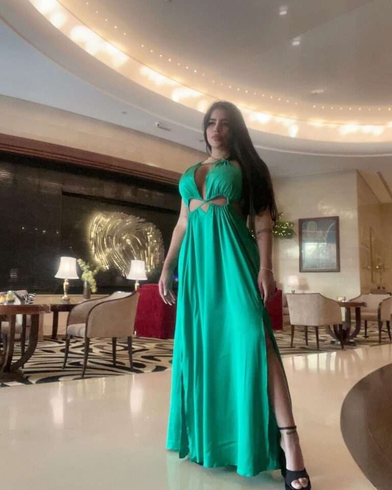 Who Is Karent Gomez? Webcam Model, Biography, Daughter, Age, Source Of