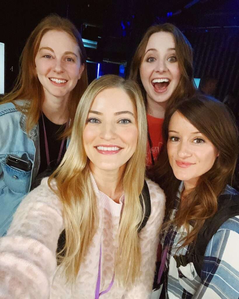 Sara Dietschy is associated with iJustine, they all are tech sisters in one picture.
