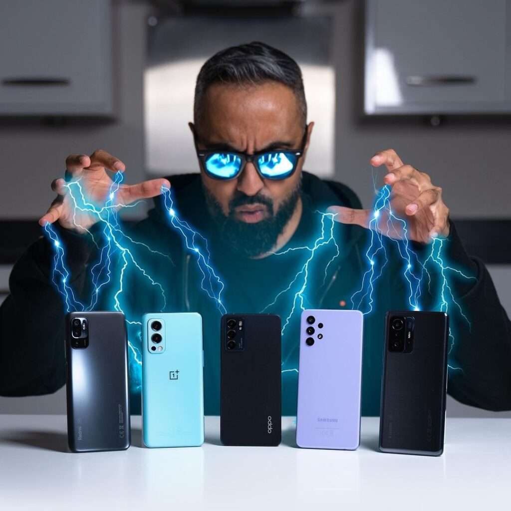 SuperSaf is a tech tech reviewer and here he is giving review of these new release mobile phones.