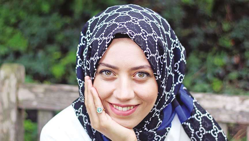 Turkuazkitchen is giving a beautiful and cute smile as she is posing for a picture while wearing a hijab.