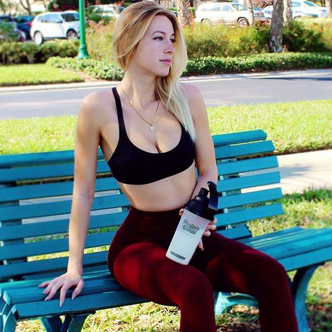 Maria Doroshina is just promoting fitness supplement and is posing for a picture in a Bra and leggings.