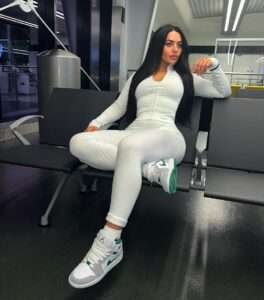 Kate Isobel Biography, Wiki, Age, Height, Weight, Family, Husband