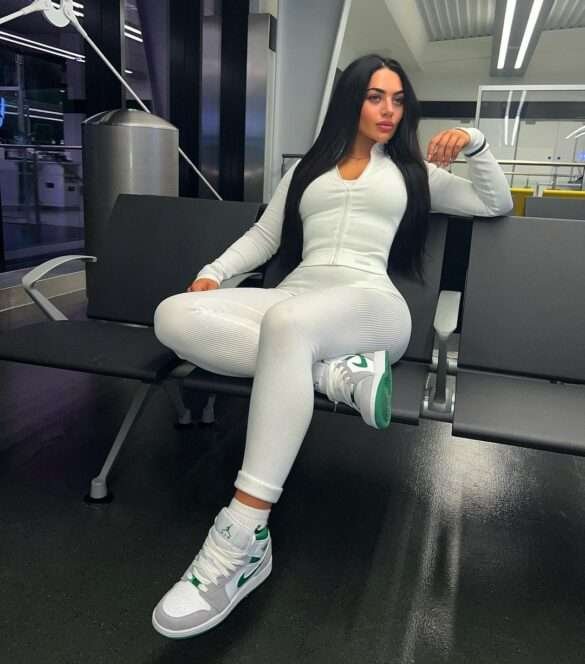 Kate Isobel Biography, Wiki, Age, Height, Weight, Family, Husband