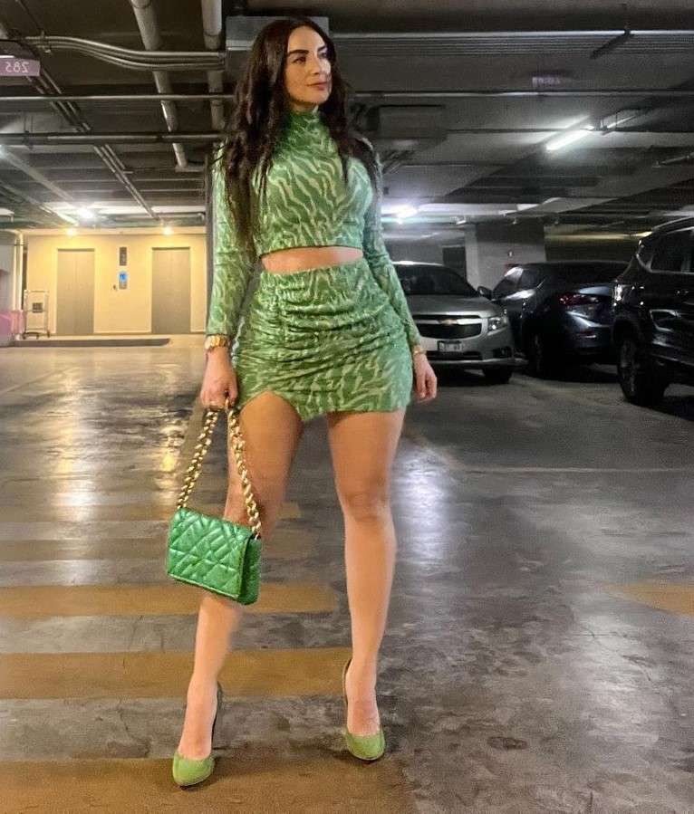 Daly Marithe is looking hot and is posing and promoting a clothing line as she is looking beautiful in green.