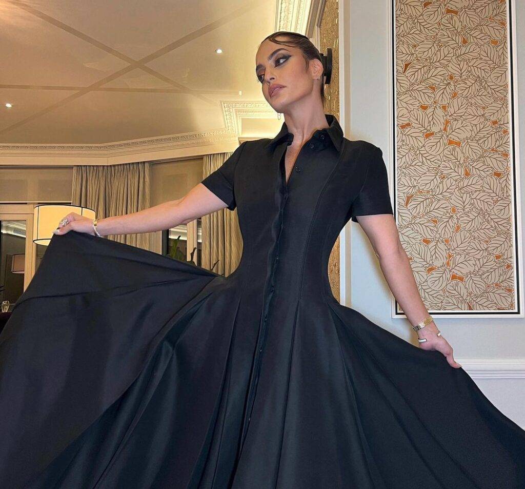 Karen Wazen in the black stunning outfit while taking picture in her home