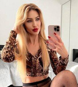 Who Is Maggy Legs? Bio, Age, High Heel Lady, Pictures, Career, Family