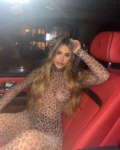 Ester Bron Bio, Social Media Celebrity, Height, Age, Instagram