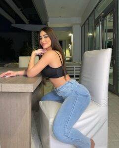 Ester Bron Bio, Social Media Celebrity, Height, Age, Instagram