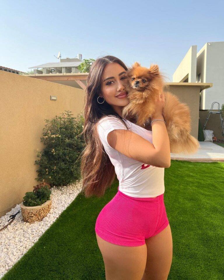 Ester Bron Bio, Social Media Celebrity, Height, Age, Instagram, — InstaMix Global