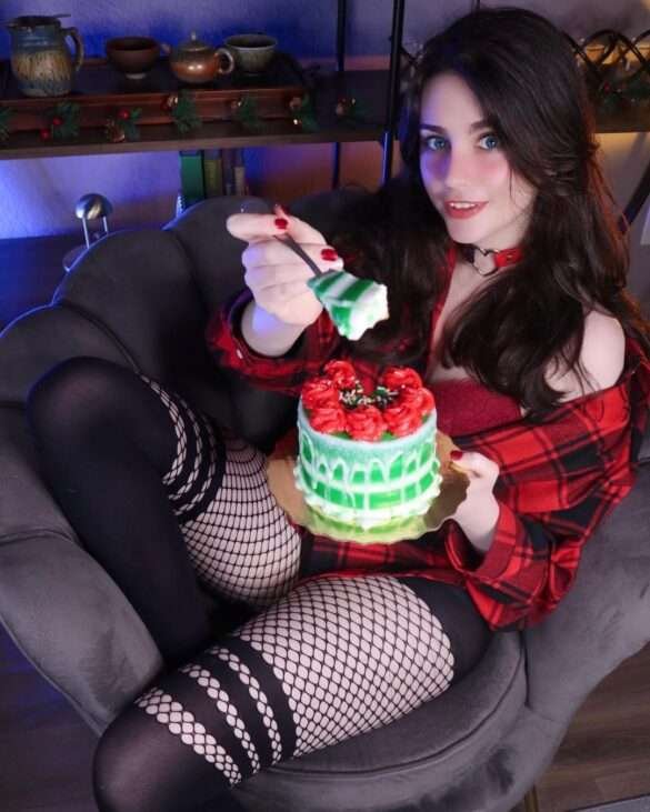 How Much Does Adina Luna Earn From OnlyFans? Age, Biography, Photos, Height, Wikipedia, Family