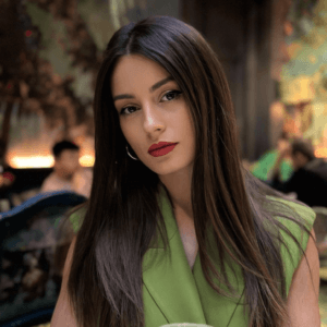 How Tall Is Anna Zapala? Age, Biography, Youtuber, Influencer, Height