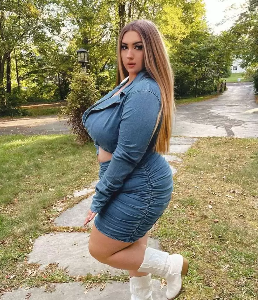 Lizzybbeauty is wearing blue jeans shirt over skirt and posing while taking the pictrue