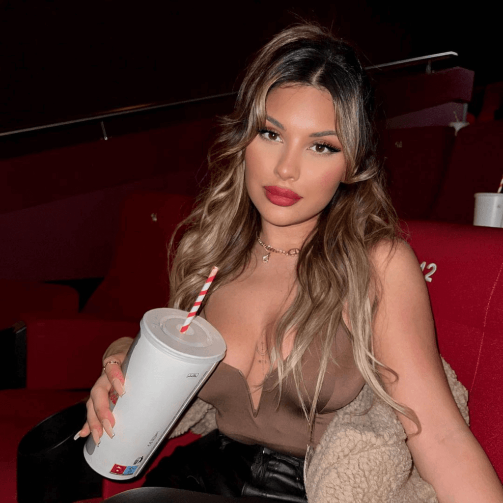 Magic Mia Onlyfans Star: How Old Is She? Biography, Twitter Celebrity