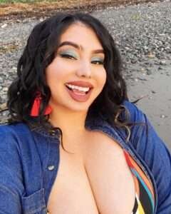 Who Is Shining(ill.be.dat)? Bio, Hourglass Model, Pictures, Interesting