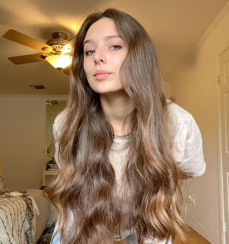 How Old Is Anna Mcclelland? Biography, Age, Height, Wiki, Cosplay Model, 5 Reasons To Follow