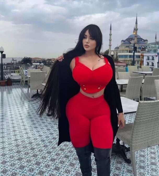 How Tall Is Adriana Alencar? Bio, Cosplayer, Age, Body Measurement, Net