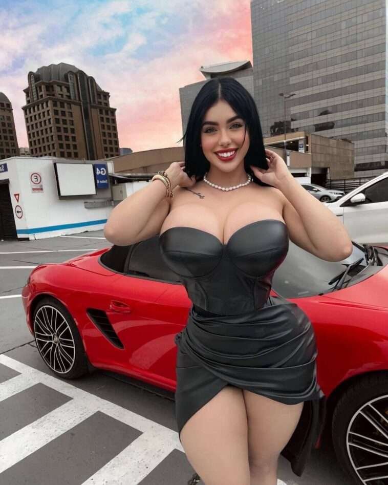 How Tall Is Adriana Alencar? Bio, Cosplayer, Age, Body Measurement, Net