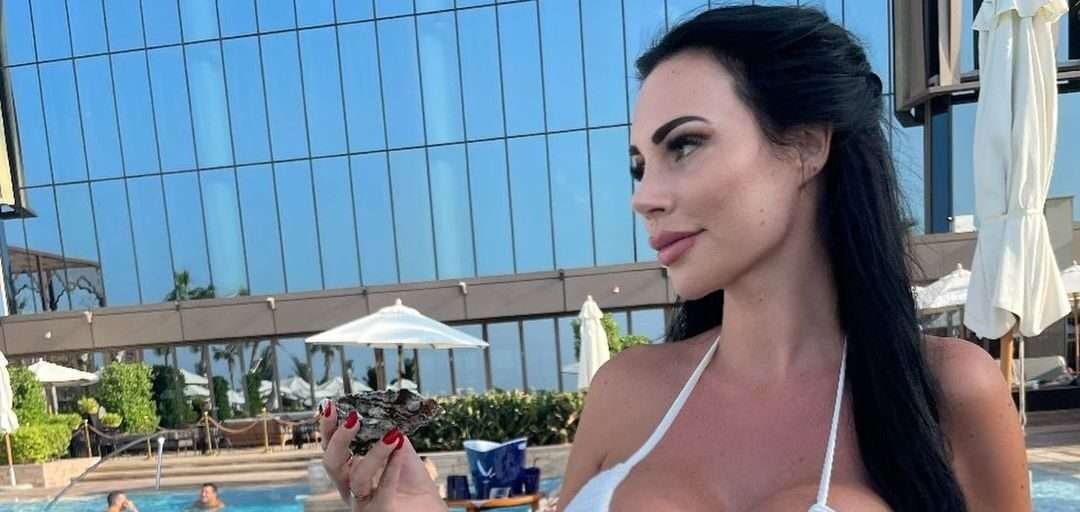 How Tall Is Yvonne Bar? Wiki, Bio, Age, Weight, Height, Boyfriend ...