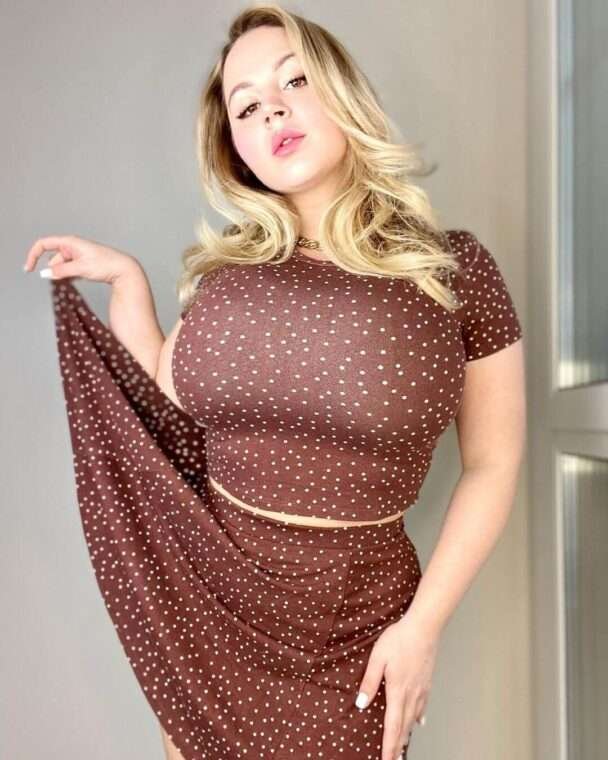 Who Is Holly Garner? Bio, Age, Wiki, Family, Net Worth, Twitch Star, — InstaMix Global