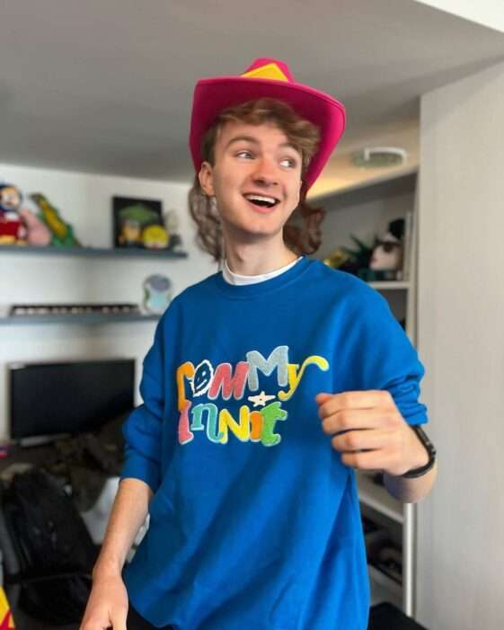 How Old Is Tommyinnit? Net Worth, Age, Height, Family, Twitch ...